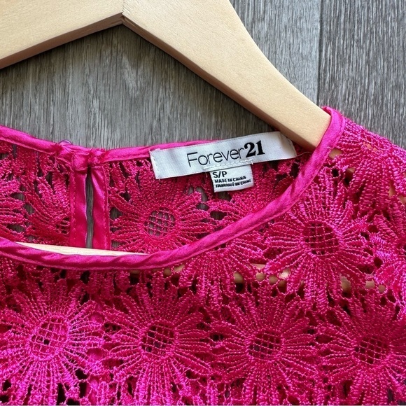 Forever 21 Pink Crochet Top Size Small - Picture 4 of 6